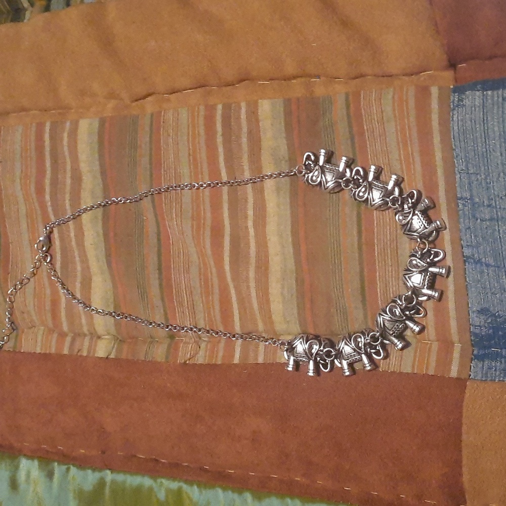 22 in Stainless ELEPHANTS(7) NECKLACE